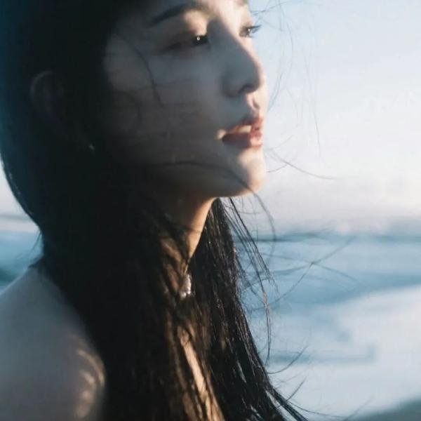 鱼跃在花见